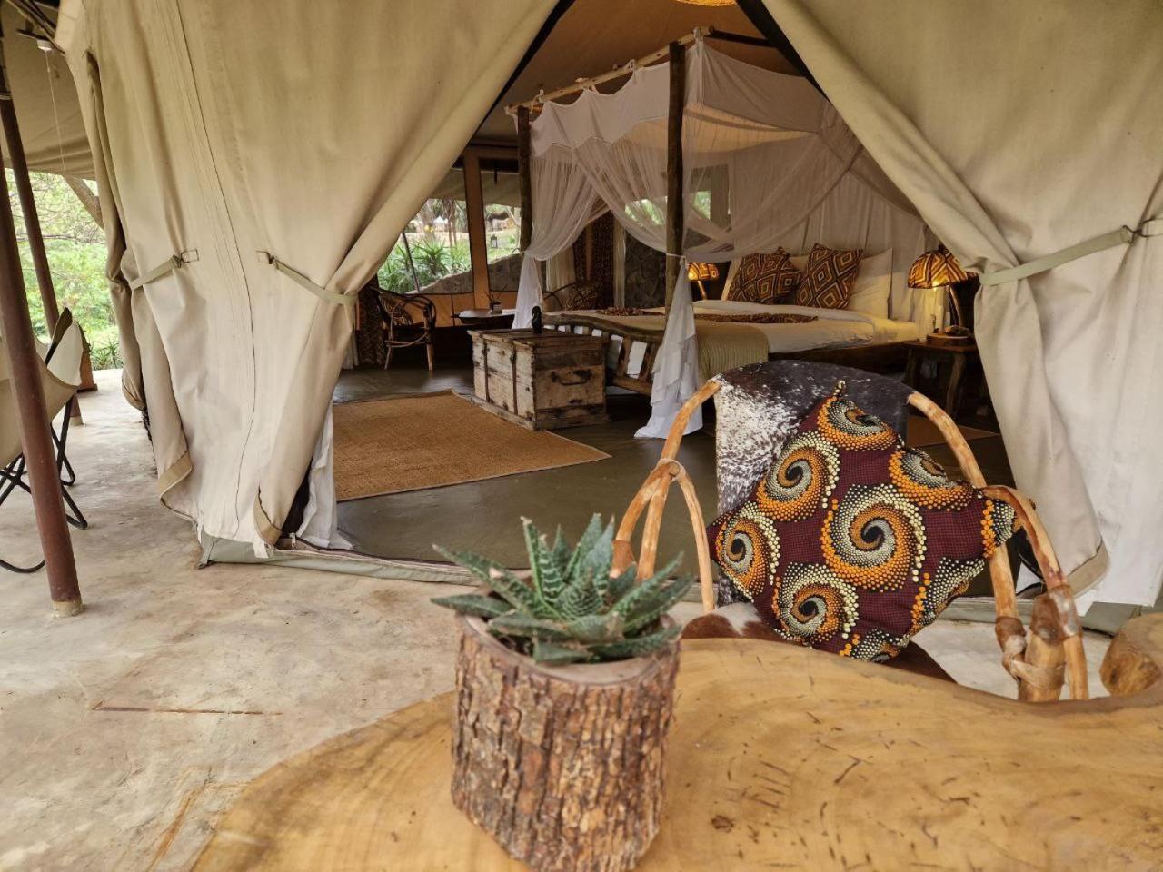 Dolly Farm & River Camp, Luxury Tents Usa River Dış mekan fotoğraf