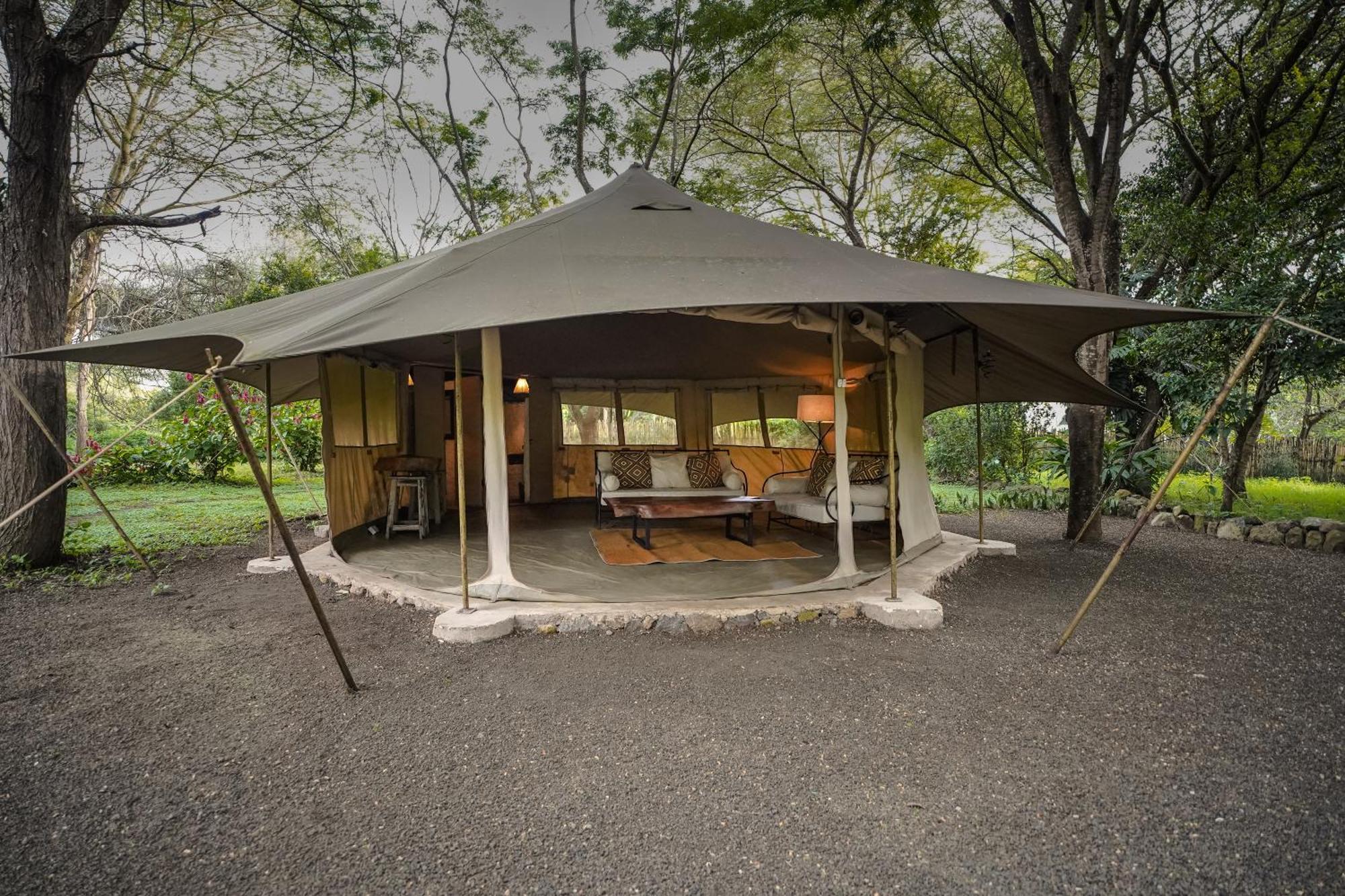 Dolly Farm & River Camp, Luxury Tents Usa River Dış mekan fotoğraf